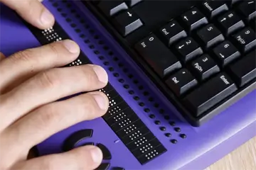 hands typing on refreshable braille display